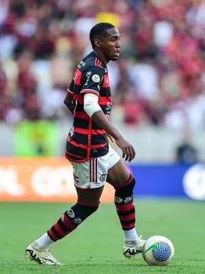 Quais jovens pedem passagem para Tite em Flamengo lotado de desfalques