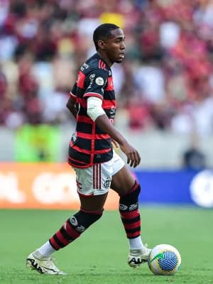 Quais jovens pedem passagem para Tite em Flamengo lotado de desfalques