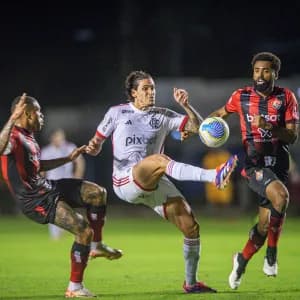 Flamengo foi o grande vencedor da rodada. Jogando bulhufas