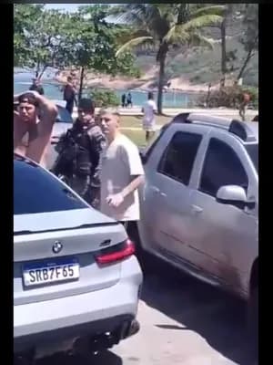 Varela, do Flamengo, aparece em confusão de torcedores do Peñarol no Rio