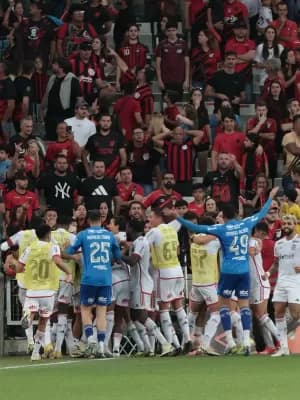 Joia da base marca aos 53 do 2º tempo, e Flamengo empata com o Athletico