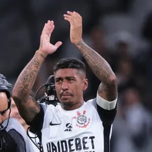 Corinthians e Flamengo vencem com personagens opostos: Paulinho e Gabriel