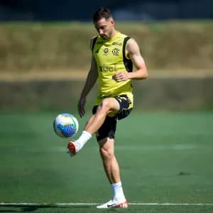 Flamengo treina no Rio antes de confronto com o Bragantino em São Paulo