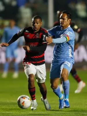 Flamengo leva sufoco na altitude, vê Rossi brilhar e avança na Libertadores