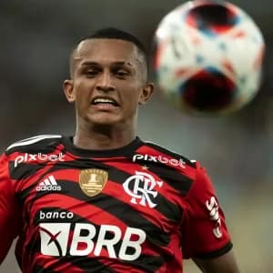 Wesley, do Flamengo, tem carro roubado após classificação na Copa do Brasil