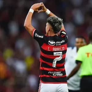 Luiz Araújo sai do banco e é o melhor do Flamengo; veja notas Footstats
