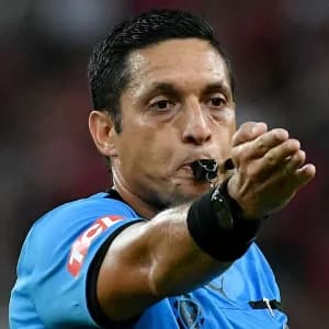 Foi pênalti ou não? O que diz VAR em lances polêmicos de Flamengo x Peñarol