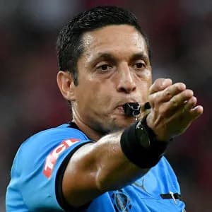 Foi pênalti ou não? O que diz VAR em lances polêmicos de Flamengo x Peñarol