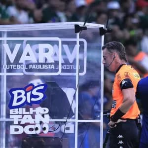 CBF entende que VAR brasileiro não é arcaico e é idêntico à Premier League