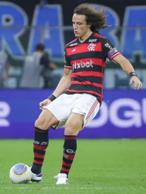 David Luiz sente dores, não viaja e vira mais um desfalque para o Flamengo