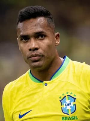 Flamengo avança nas conversas pelo lateral-esquerdo Alex Sandro