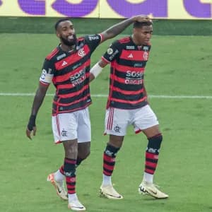 Fla bate Corinthians com show de joia em dia de Tite bem e erro de António