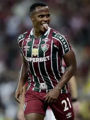 Torcida do Fluminense ressuscita 'créu' em vitória sobre o Flamengo