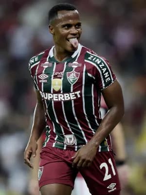 Torcida do Fluminense ressuscita 'créu' em vitória sobre o Flamengo