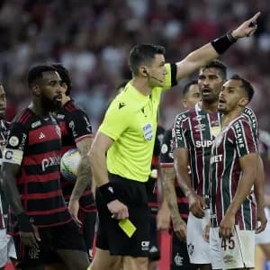 CBF divulga áudio do VAR em pênalti para o Flamengo: 'calçou o adversário'