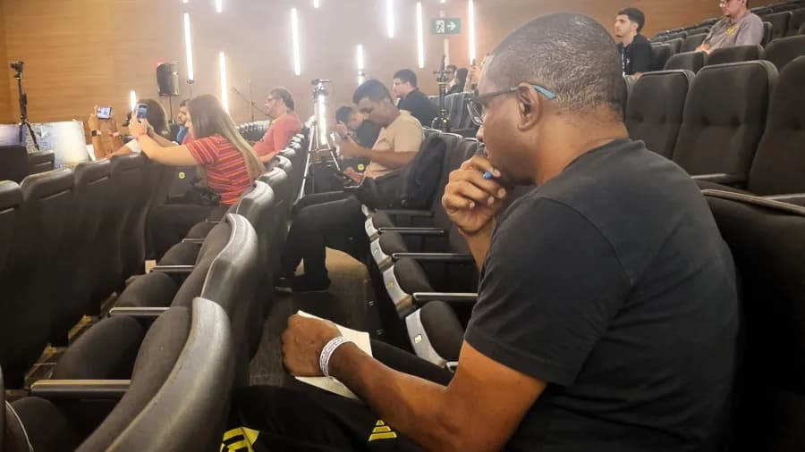 Por que César Sampaio, auxiliar do Flamengo, anota as entrevistas de Tite