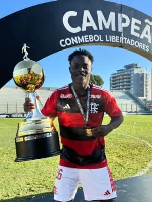 Flamengo mira tendência europeia e busca jovens na África; xodó vai ficar