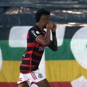 Bruno Henrique diz que foi agredido por Gatito antes de confusão