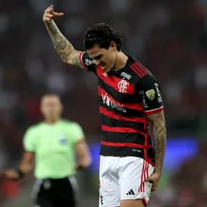 E agora? Pedro e Gabigol sentem lesões e preocupam Flamengo para decisão
