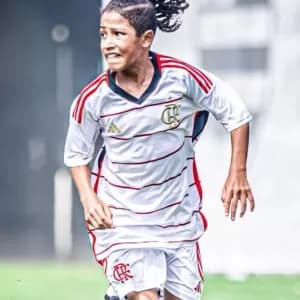 Quem é a promessa que trocou Fla pelo Palmeiras e é comparada a Ronaldinho