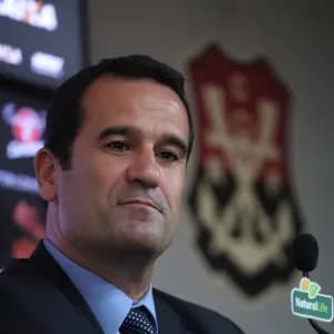 Um dos líderes da oposição no Flamengo decide apoiar Bap na eleição