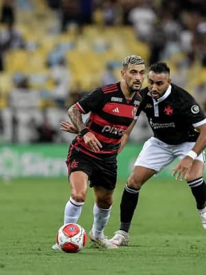Vasco e Flamengo vão com novidades para o clássico; veja as escalações