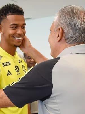 Flamengo tem Carlinhos como novidade contra o Atlético-MG; veja os times