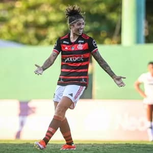 Cristiane faz dois, Flamengo bate Flu e vence quarta seguida no Brasileiro feminino