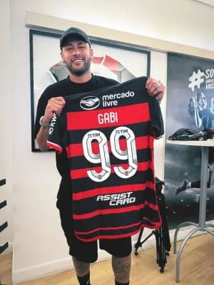 'Flamengo é meu segundo time do coração', diz Neymar após jogo no Maracanã