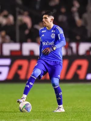 Rossi pede mudança de chip no Flamengo após jogo de milagres e derrota