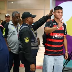 Brasil tem gasto recorde e entra no top 10 do ranking do mercado da bola
