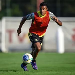 Alex Sandro deve estrear pelo Flamengo no clássico contra o Vasco pelo Brasileirão
