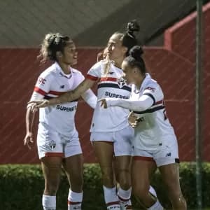 Com gol no fim, São Paulo vira sobre o Flamengo e entra no G4 do Brasileiro feminino