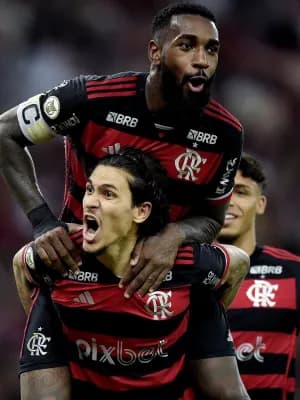 Flamengo e Palmeiras dão salto para mano a mano no topo do Brasileirão