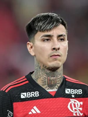 Flamengo aumenta a pressão e sai na bronca com o VAR após entrada de Veiga