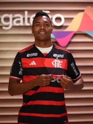 Flamengo regulariza Alcaraz e Alex Sandro; Plata ainda não está liberado