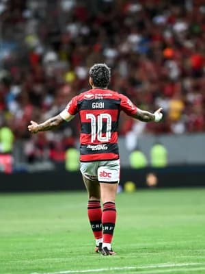 Gabigol não cita Corinthians e diz que aceita perder a camisa 10 do Fla