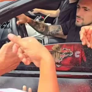 Organizadas vão ao CT dar apoio ao elenco do Flamengo antes de decisão
