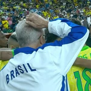 'Nunca participei de rodinhas de jogadores': Dorival dá espaço em pênaltis
