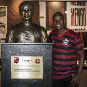 Ídolo do Flamengo, Adílio tem piora em quadro de câncer, diz jornal