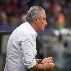 Promessa quebrada e silêncio: Corinthians e Tite fazem reencontro frio