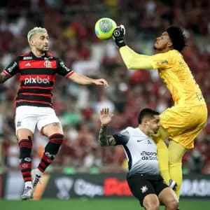Hugo salva Corinthians, e zagueiro se destaca no Flamengo; veja notas