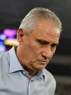 Tite pede bom senso em discussão com jornalista e explica mudanças no Fla