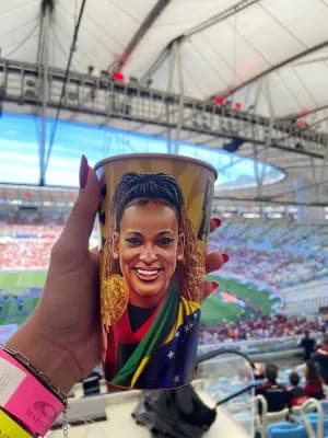 Flamengo e torcida fazem homenagens a Rebeca Andrade por medalhas olímpicas