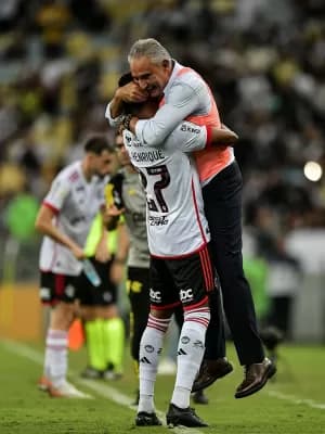 Flamengo celebra consistência e vira 'problema' no sorteio da Libertadores