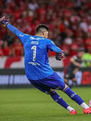 Rossi vê 'grande trabalho' do Flamengo e valoriza não perder antes da final