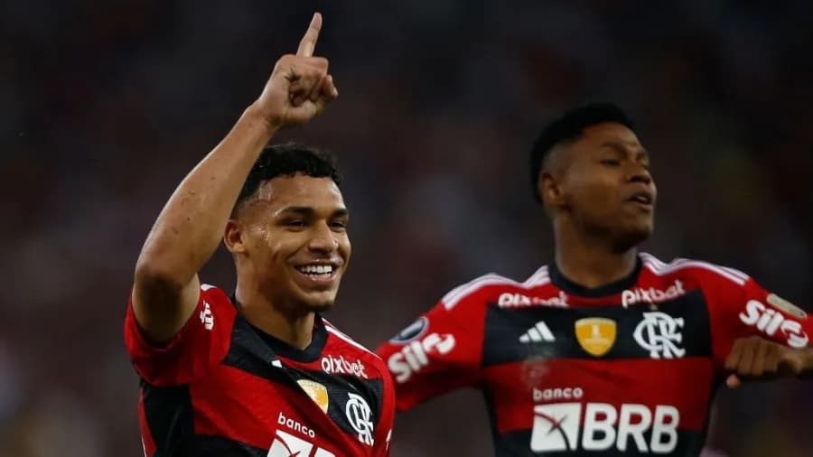 Flamengo: Norwich quer Victor Hugo como substituto de Gabriel Sara