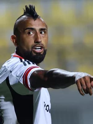 Vidal, ex-Flamengo, alfineta Vini Jr.: 'não é top 10 do mundo para mim'