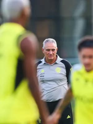 Tite volta aos treinos no Flamengo após internação e repouso
