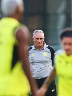 Tite volta aos treinos no Flamengo após internação e repouso